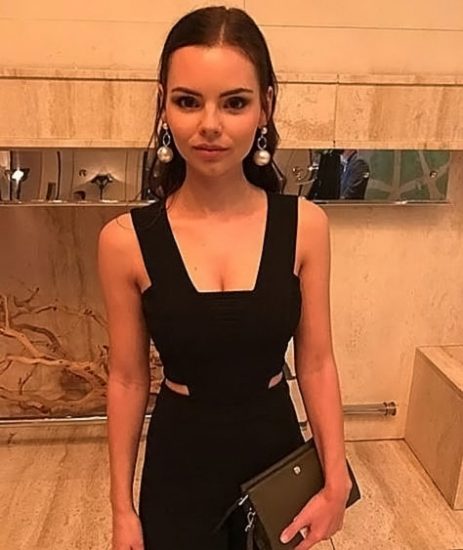 Eline Powell Nude & Feet Pics And Topless Scenes 562