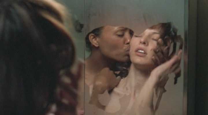 Milla Jovovich naked lesbian sex 1