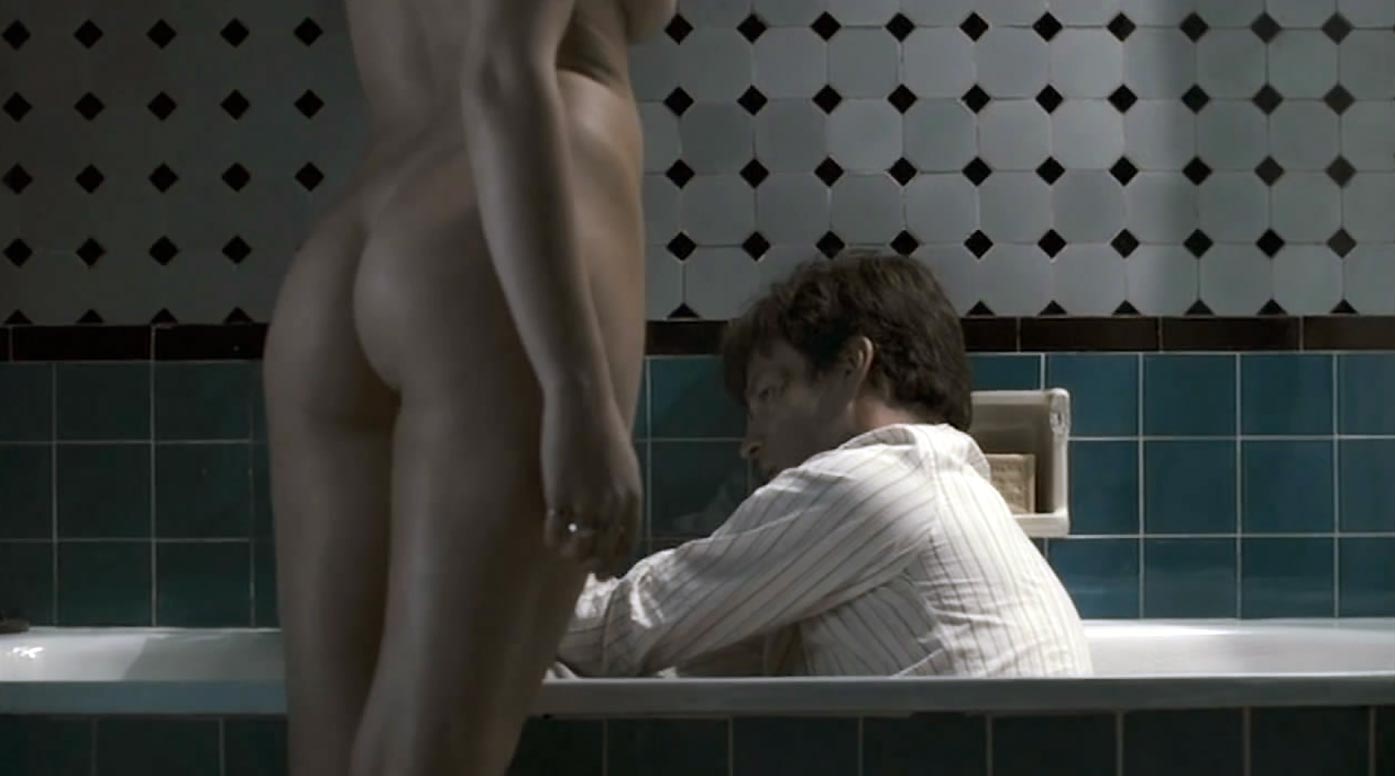 Teresa Palmer strides nude into a room, showing off her fantastic ass and h...