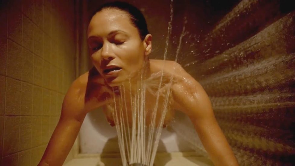 Thandie Newton naked shower Rogue - S01E01