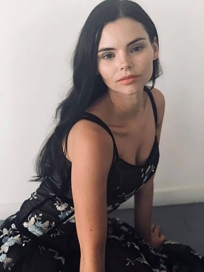 Eline Powell Nude & Feet Pics And Topless Scenes 2