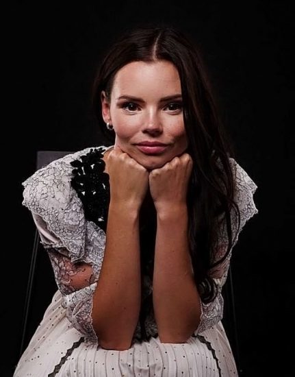Eline Powell Nude & Feet Pics And Topless Scenes 58