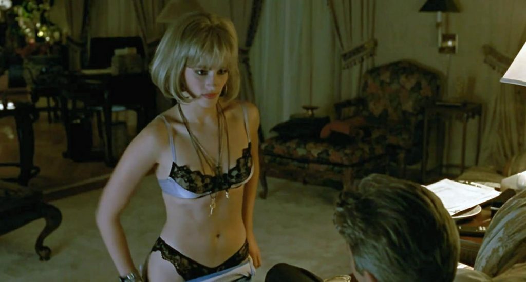 Julia Roberts lingerie scene