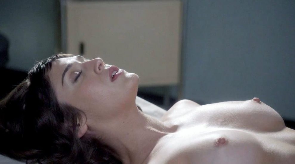 Lizzy Caplan Nude LEAKED Pics, Porn and Sex Scenes 20