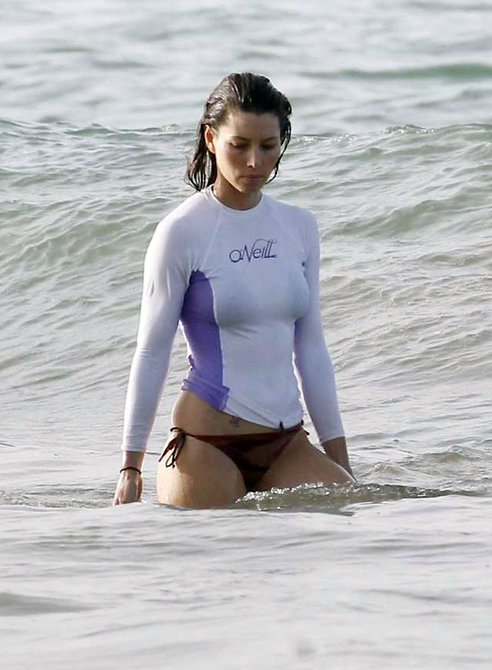 Jessica Biel Hot and Bikini Pictures Collection.