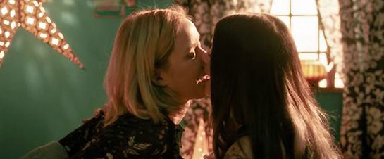Ashley Greene lesbian kiss