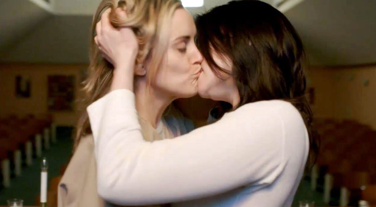 Laura Prepon and Taylor Schilling are passionately lesbian kissing one othe...