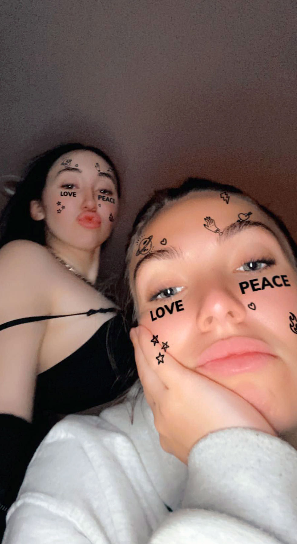 Noah cyrus boobs