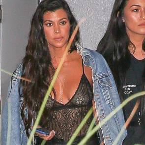 kourtney kardashian sexy on kanye west concert