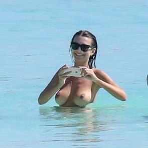 emily ratajkowski naked boobs