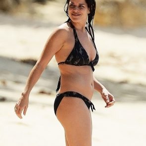 Neve Campbell in bikini