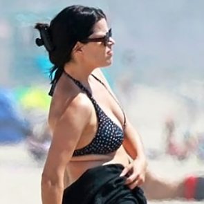 Neve Campbell ass in bikini