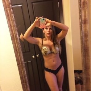 Mickie James sexy selfie