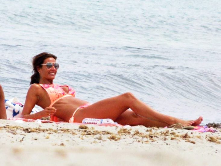 Melanie Sykes sexy lying on the beach send