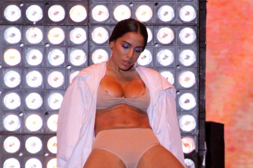 Anitta nude boobs slip