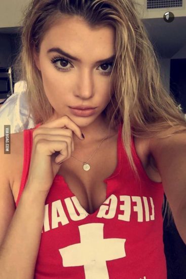 Alissa Violet sexy selfie