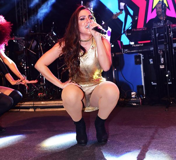 Anitta upskirt