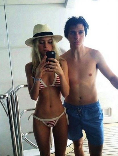 Nicola Peltz selfie with boyfriend