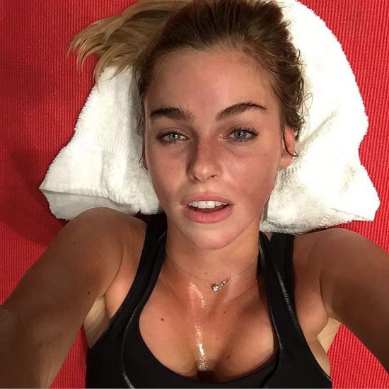 Elizabeth Turner wet sexy selfie