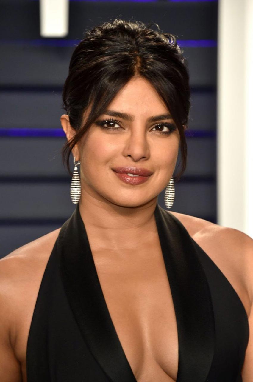 Priyanka Chopra Cleavage at Vanity Fair's Oscars Party - Scandal Planet