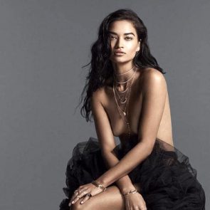 Shanina Shaik nude boobs