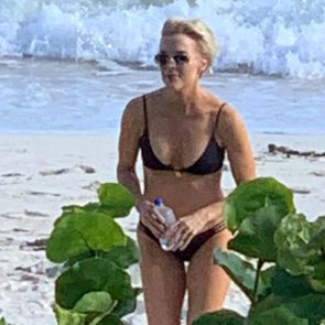 Megyn Kelly wearing bikini