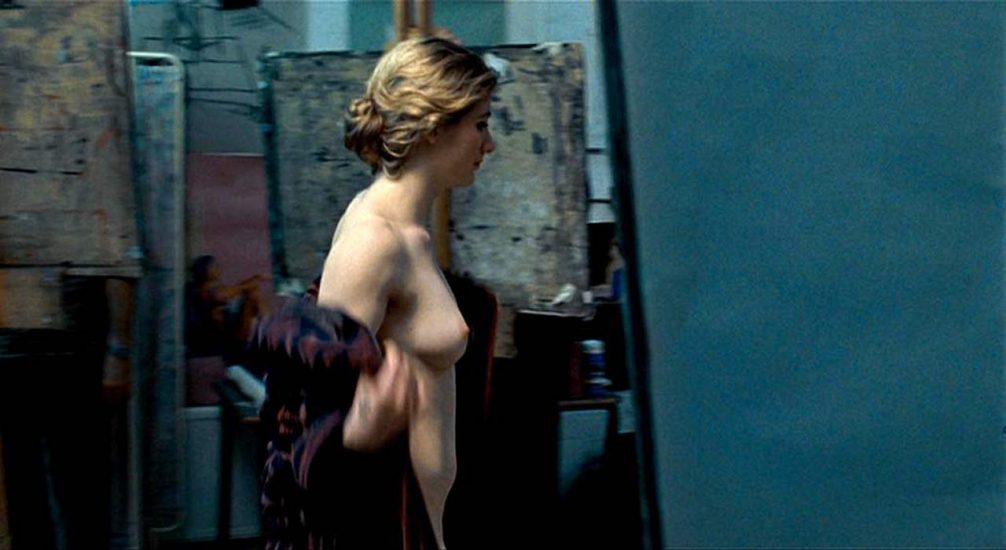 Jodie Whittaker nude tits