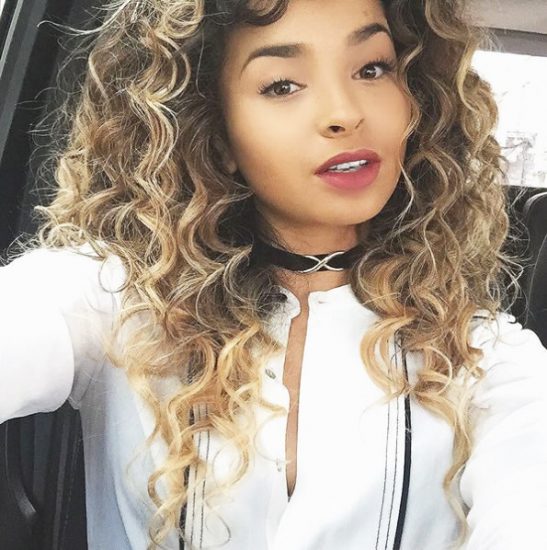 Ella Eyre selfie in her car