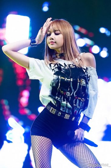 lisa blackpink hot