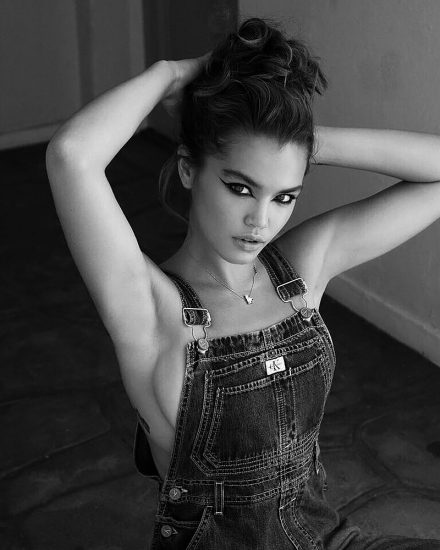 Paris Berelc nude sideboob