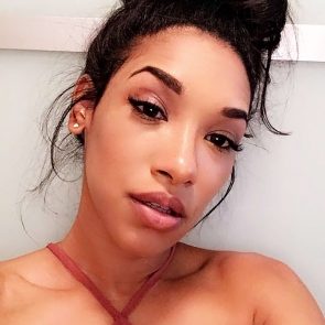 Candice Patton selfie