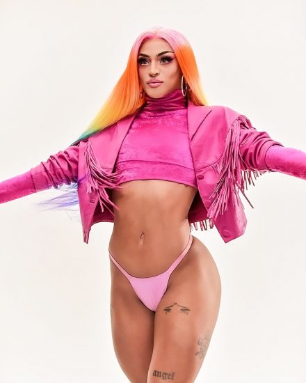 Pabllo Vittar naked stomach