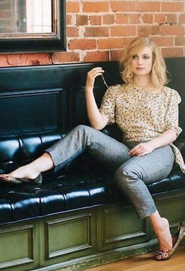 Alison Sudol nude feet