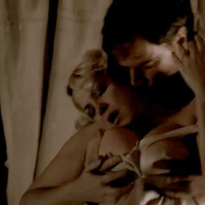 Cynthia Ettinger topless in Carnivale - S01E09 1