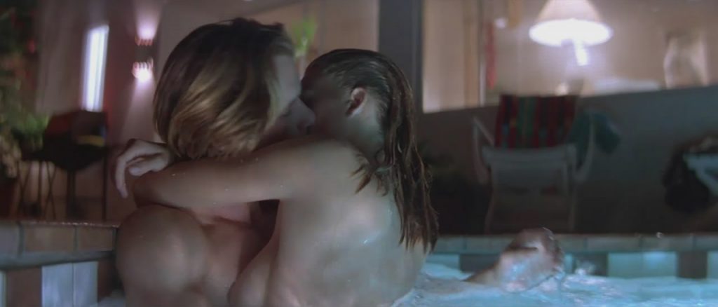 Natasha Henstridge sex in the pool from Species 2