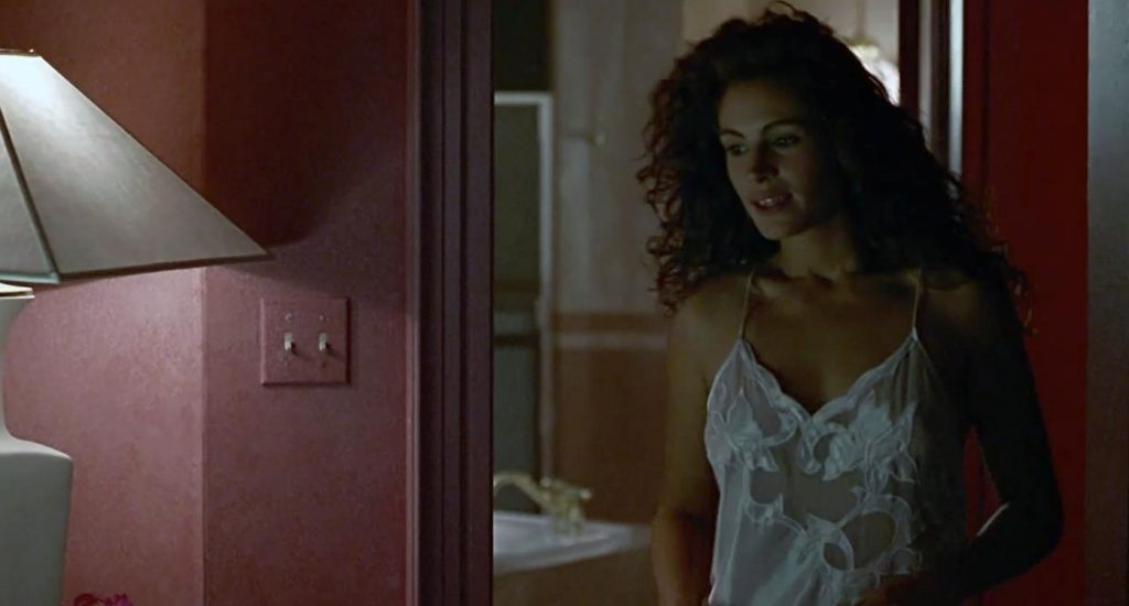 Julia Roberts big tits in movie sceen