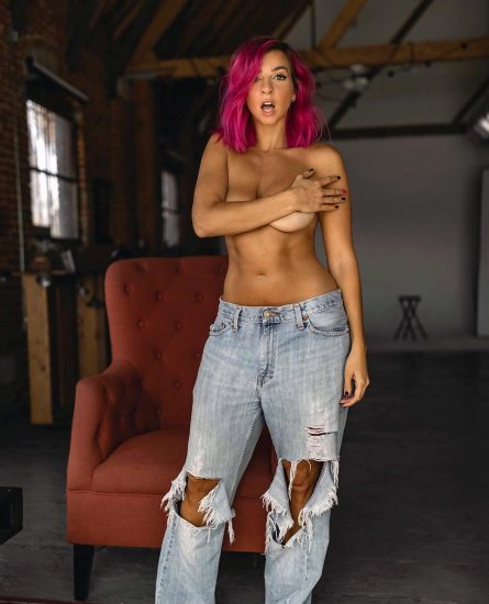 Gabbie Hanna opless in jeans