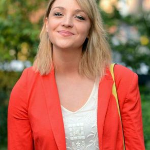 Abby Elliott sexy