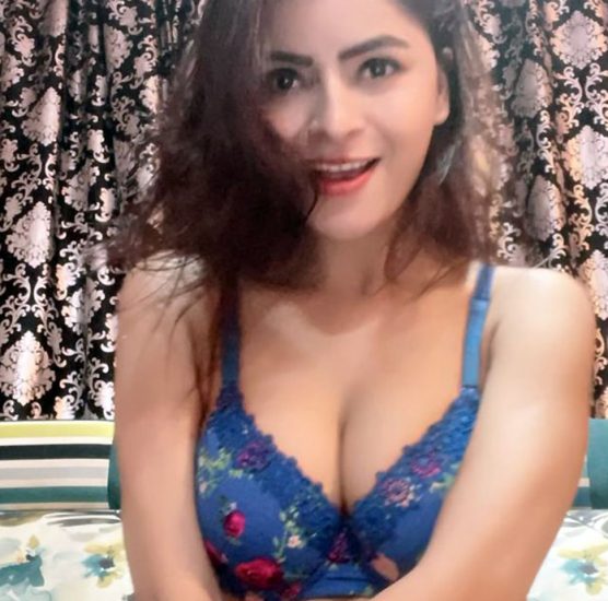 Gehana Vasisth huge cleavage