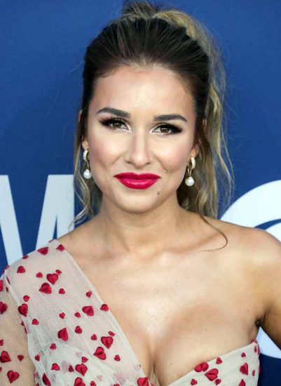 Jessie James Decker hot