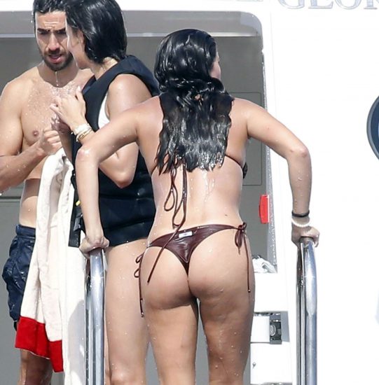 Sara Sampaio ass