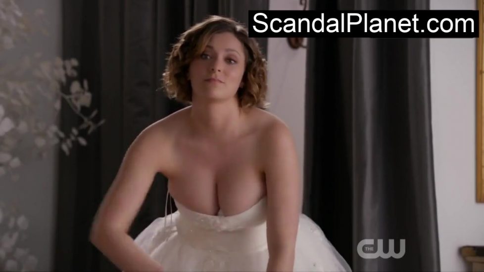 Rachel Bloom deep cleavage