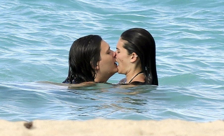 Thylane Blondeau hoit kissing