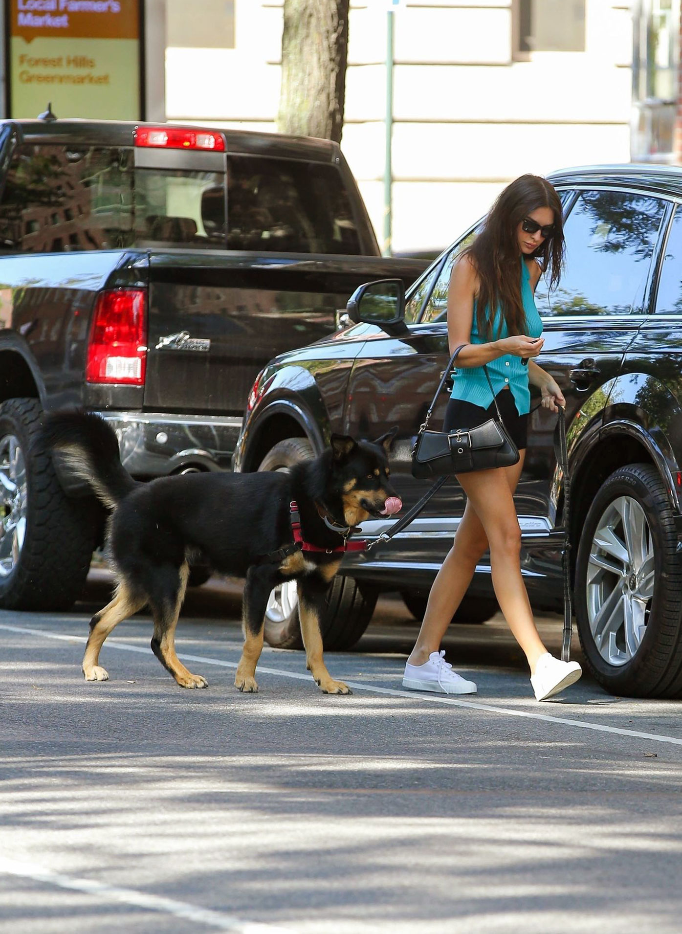 https://scandalplanet.com/wp-content/uploads/2022/07/Emily-Ratajkowski-nude-sexy-ass-porn-bikini-feet-new-leaked-boyfriend-legs-18.jpg